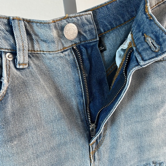 BDG Mom high-rise distressed jeans jeans. Size 25. Retails $69 NWT. - Picture 17 of 17